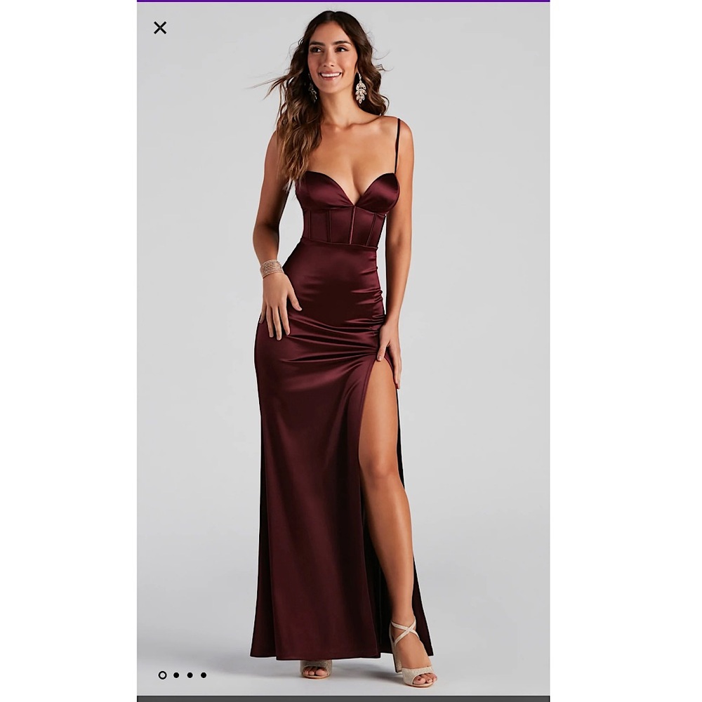 Nora High-Slit Mermaid Dress from Windsor. Size Small color Burgundy/Maroon NWT